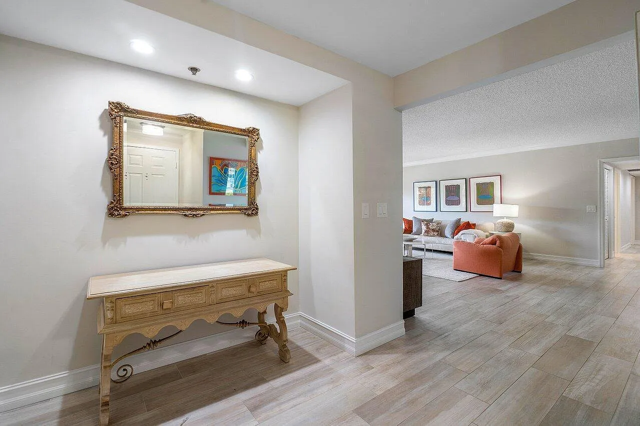 3 bed, 2.0 bath, 2307 sqft, $8,500 — Photo 3