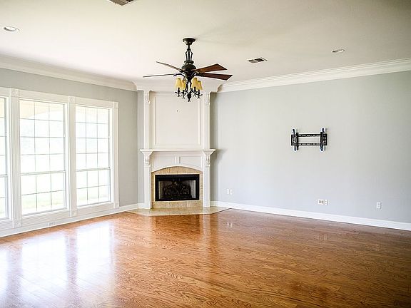 4th image of 224 Stillwater Pl