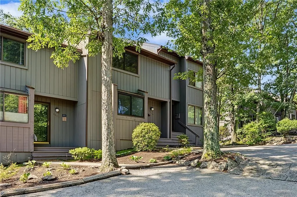 2 bed, 1.0 bath, 1326 sqft, $2,700 — Photo 3