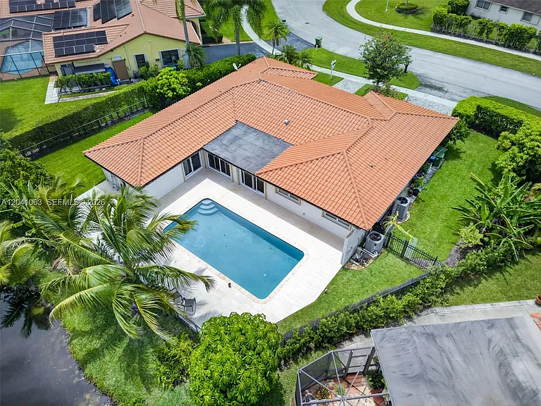 16641 Royal Poinciana Dr — Photo 8