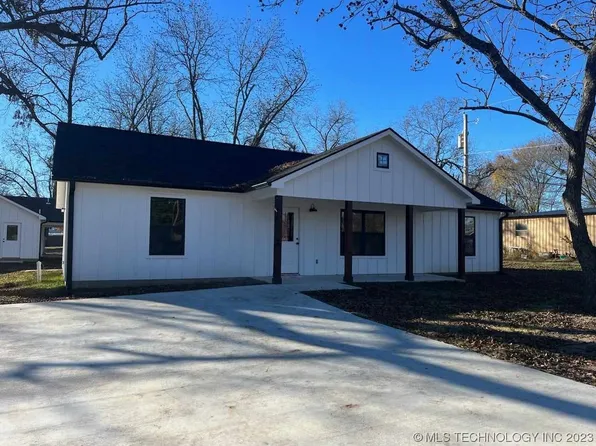 512 E 22nd St, Tishomingo, OK 73460