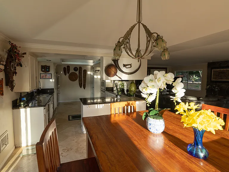 1050 Highland Dr — Photo 11