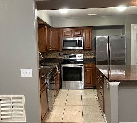 3rd image of 137 Buttonwood Ln