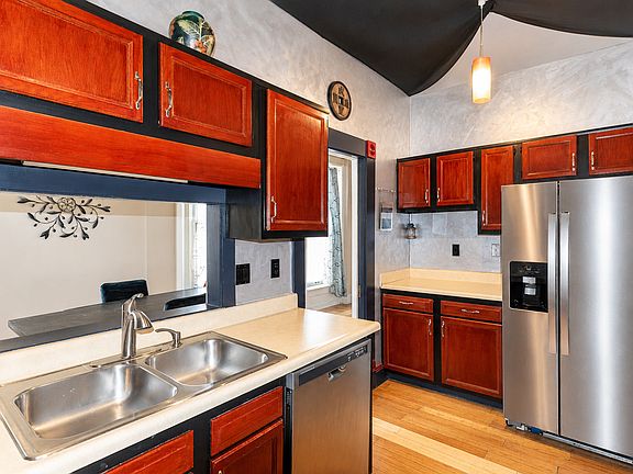 3rd image of 1037 S 4th St APT 3