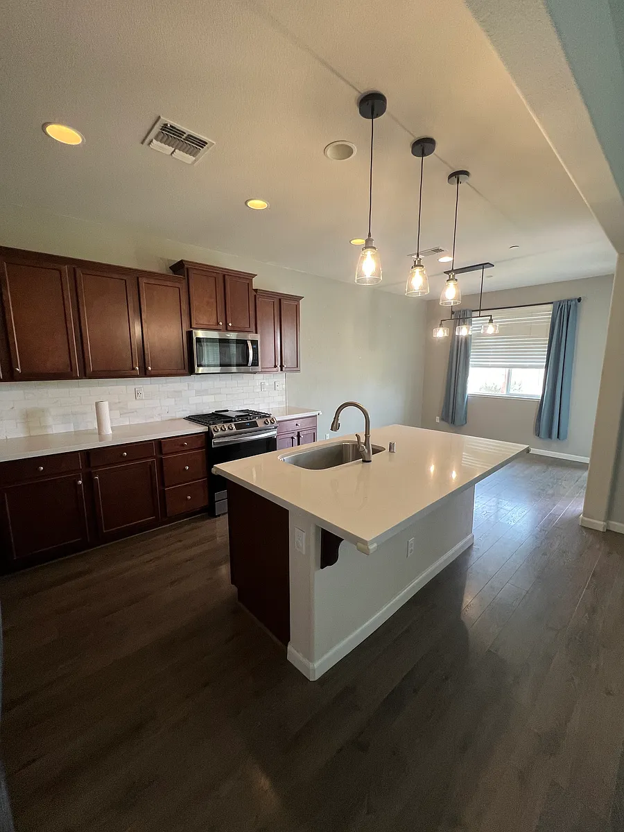 Building Photo - 221 Lucero Dr