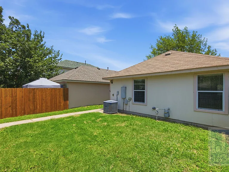 4508 Felicity Ln — Photo 19