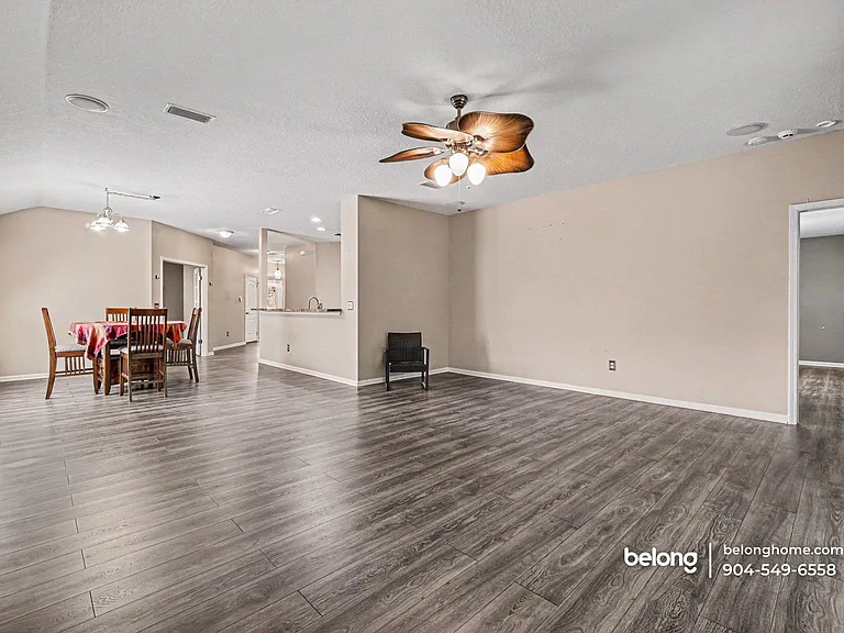 15763 Twin Creek Dr — Photo 3