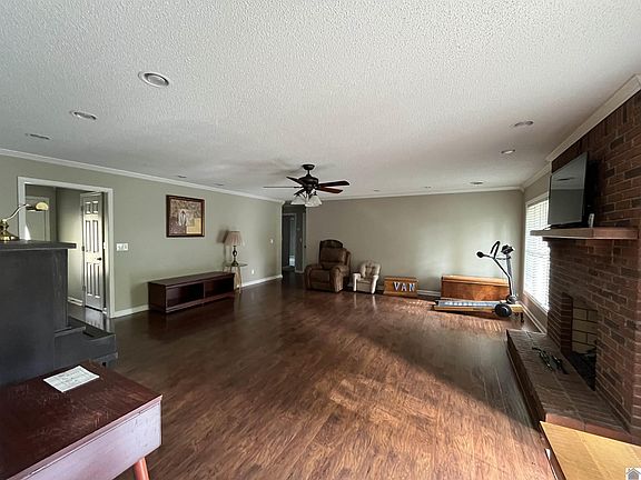 4th image of 940 Christa Dr