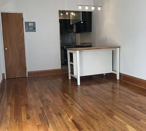 3rd image of 19 W 74th St APT 4A