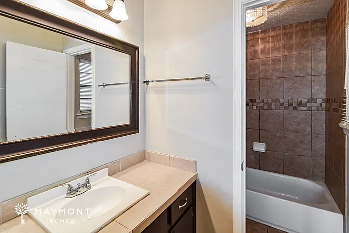 5731 Roxboro Dr — Photo 9
