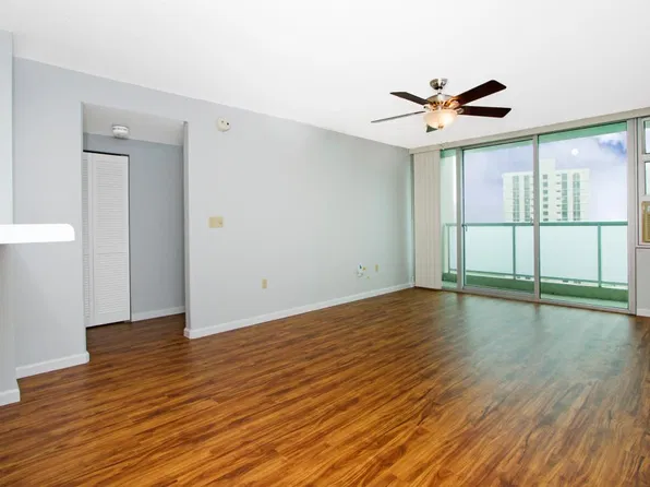 3009 Ala Makahala Pl, Honolulu, HI