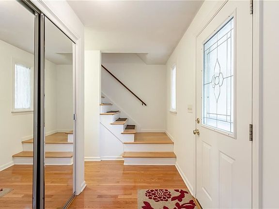 4th image of 85 Charleswood Dr