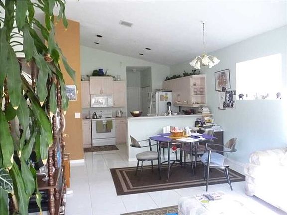 4th image of 11520  Sw 10 St