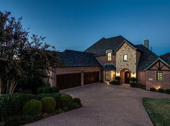 2nd image of 824 Jennifer Ct