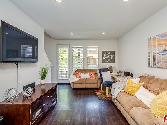 4th image of 825 E Cassia Ln #E