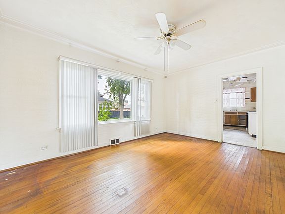 5th image of 8156 S Paxton Ave
