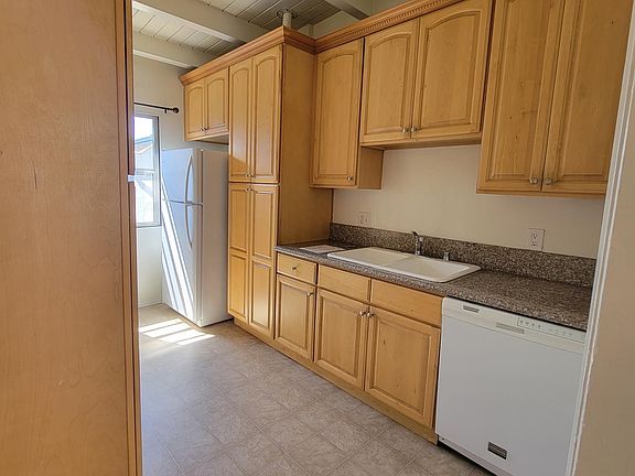 4th image of 2019 Virginia Ave APT K