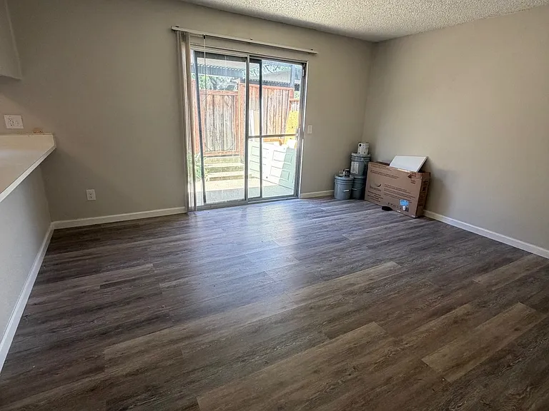 149 Patricia Ln — Photo 6
