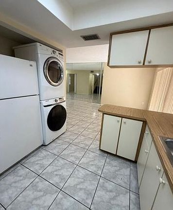 5th image of 5232 SW 122nd Ter