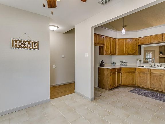5th image of 320 Creekwood Ln