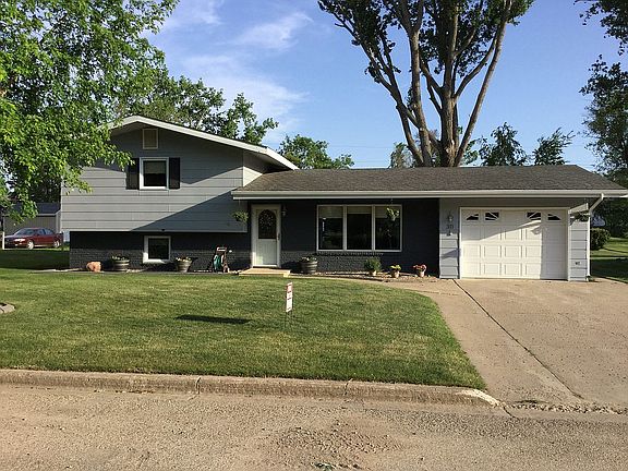 5th image of 311 3rd Ave N