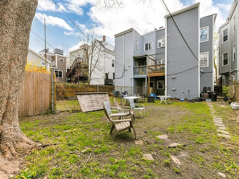 748 E 3rd St #2 — Photo 14