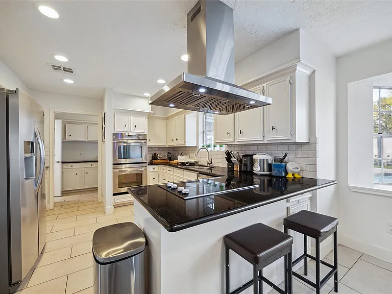 15302 La Mancha Dr — Photo 7