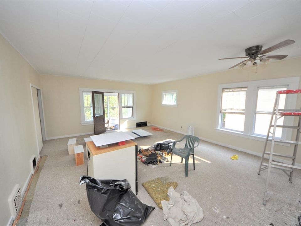 2nd image of 2305 E Bennett Ave APT 4