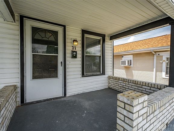 4th image of 31 S Plaza Ave #33