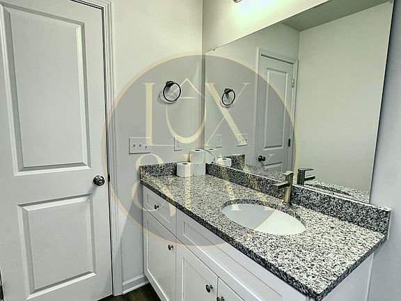 Upstairs Shared Bathroom | Sink