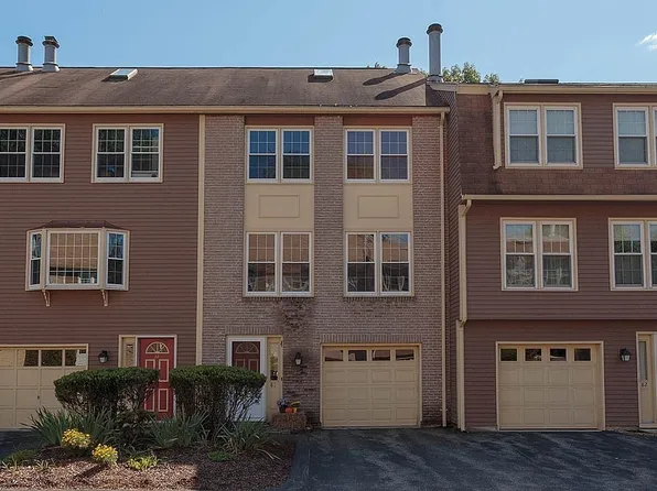 83 Heritage Dr, Tewksbury, MA 01876