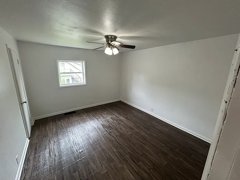 33 Jefferson St — Photo 3