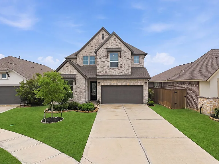 26307 Camden Canyon Ave — Photo 2