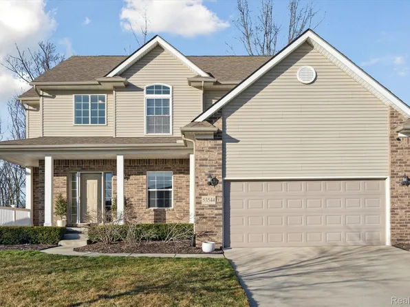 53544 Valleywood Dr, South Lyon, MI 48178