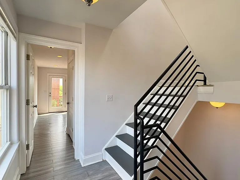 701 S Rose St — Photo 16