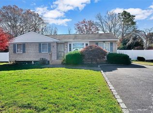 232 Babylon St, Islip Terrace, NY 11752