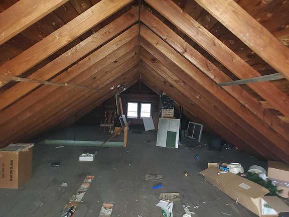 4th image of 2320 N Melvina Ave