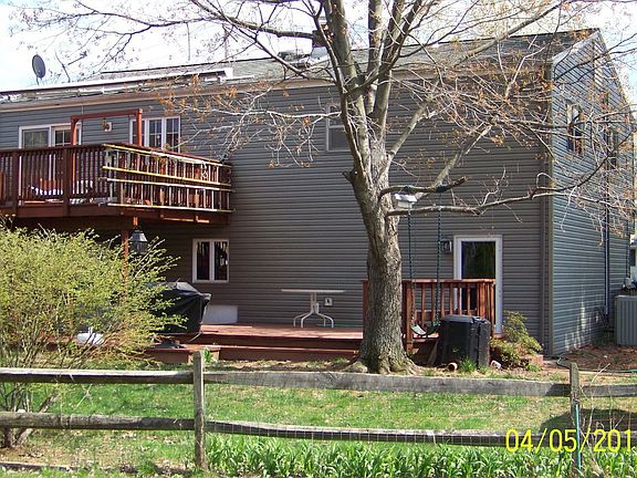 2-tier deck. Patio with gas barbecue. Shed