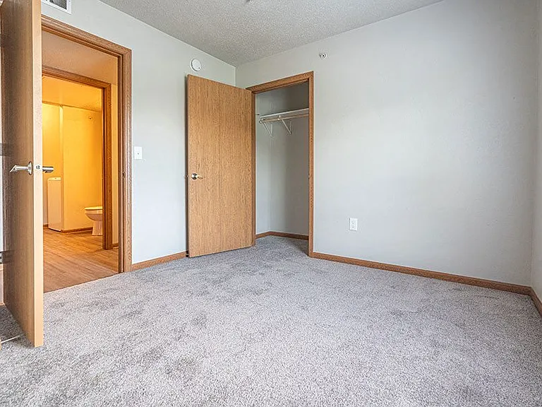 ASPEN BLUFF APARTMENTS — Photo 11