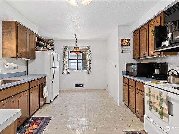 3rd image of 20620 60th Avenue W #G