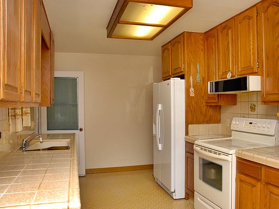 5th image of 2209 Brown Ave