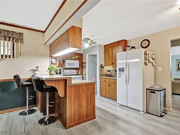 2nd image of 25550 Glenbrook Blvd