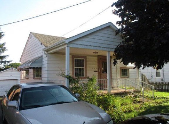 3rd image of 406 E La Clede Ave
