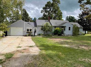 4658 N Croswell Rd, Alma, MI 48801