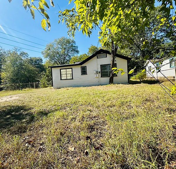 2300 Bryan St — Photo 20