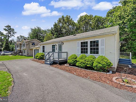 2nd image of 1201 Cambell Way