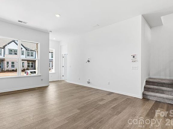 3rd image of 3159 Beacon Heights Rd