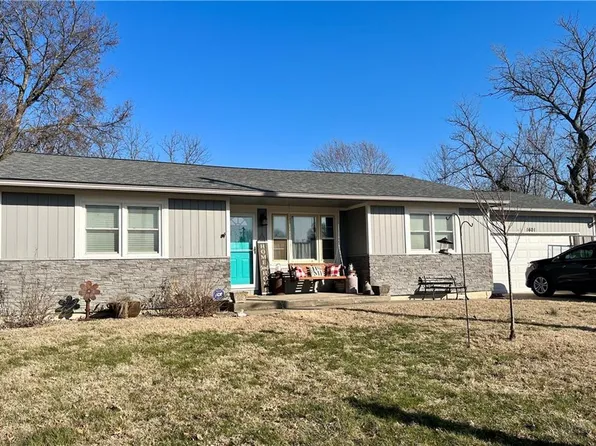 1601 S Butler Dr, Harrisonville, MO 64701