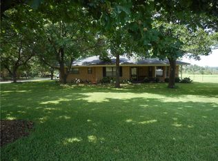213 Upper Montague Rd, Bowie, TX 76230