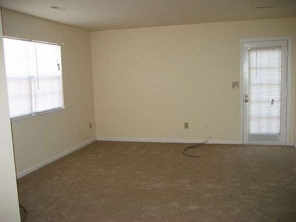4th image of 6092 Camellia Dr APT A